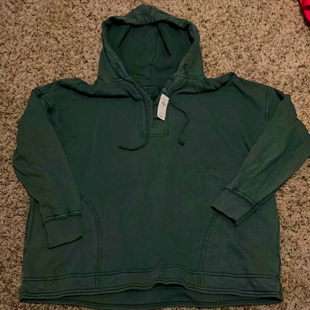 A forest green more fit after swimming can be used as a sweatshirt